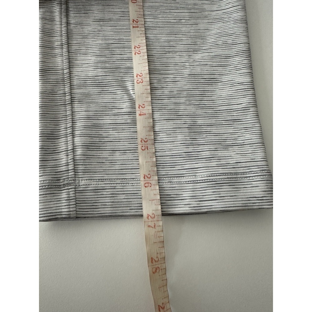 Lululemon On The Fly Crop Wee Are‎ From Space Pants Women Size 4 Gray Atheisure - Picture 6 of 9